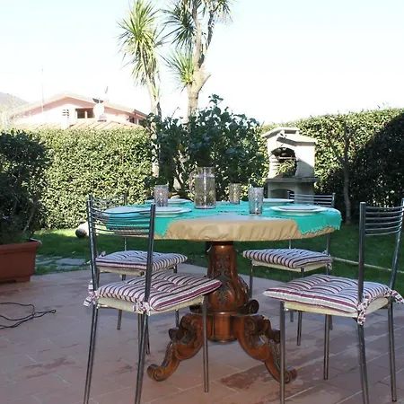 House With Pool Near 5 Terre E Carrara Ameglia